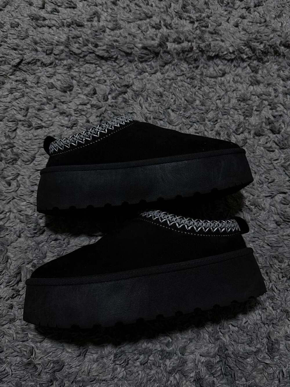 Olivia & Kate New York Black Platform Tasman Style Slippers Women's Size 7